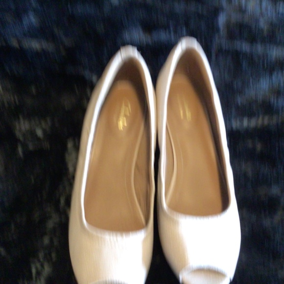 Clarks dress shoes size 8 - Picture 4 of 4